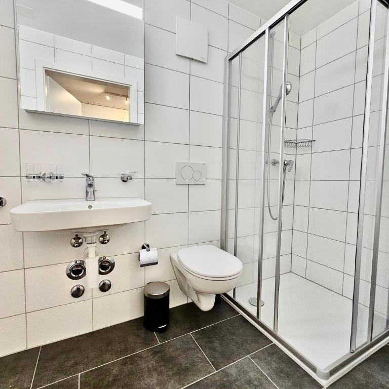 Private & Shared Stays in Lausanne - Camera Matrimoniale Standard con Bagno in Comune - 1