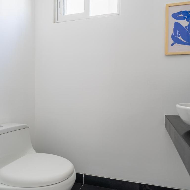 Modern Apartment Diez Canseco Miraflores 1 BR - 1,5 BD - Wifi - One-Bedroom Apartment - 49