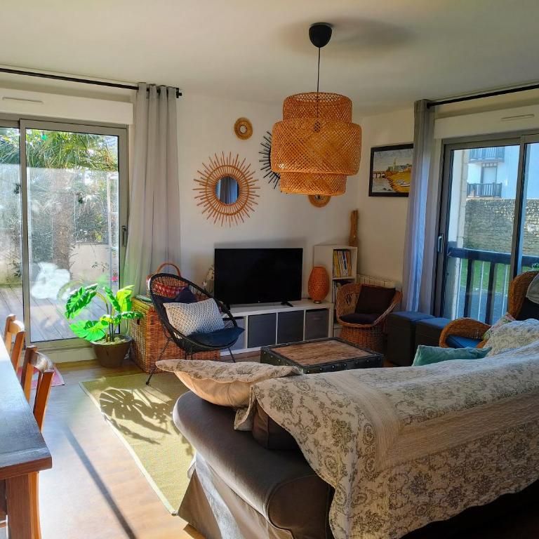 Grand appartement 3 pièces, terrasse au sud et mer à 80m - Two-Bedroom Apartment - 27