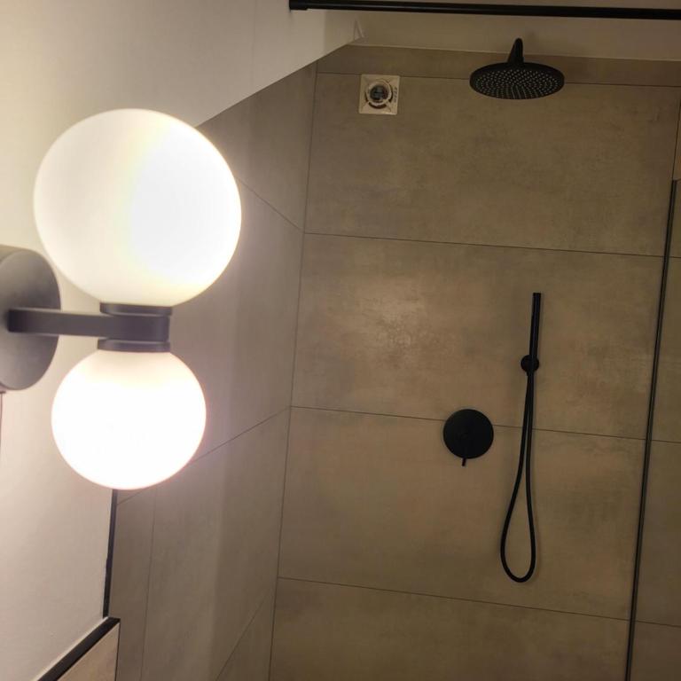 NEUERÖFFNUNG Angies Loft - Deluxe Apartment mit Dusche - 45