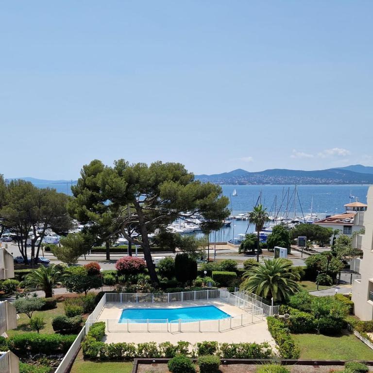 Beau 65 M2 en Front de Mer à St Raphaël - Piscine - Appartamento con 2 Camere da Letto - 1