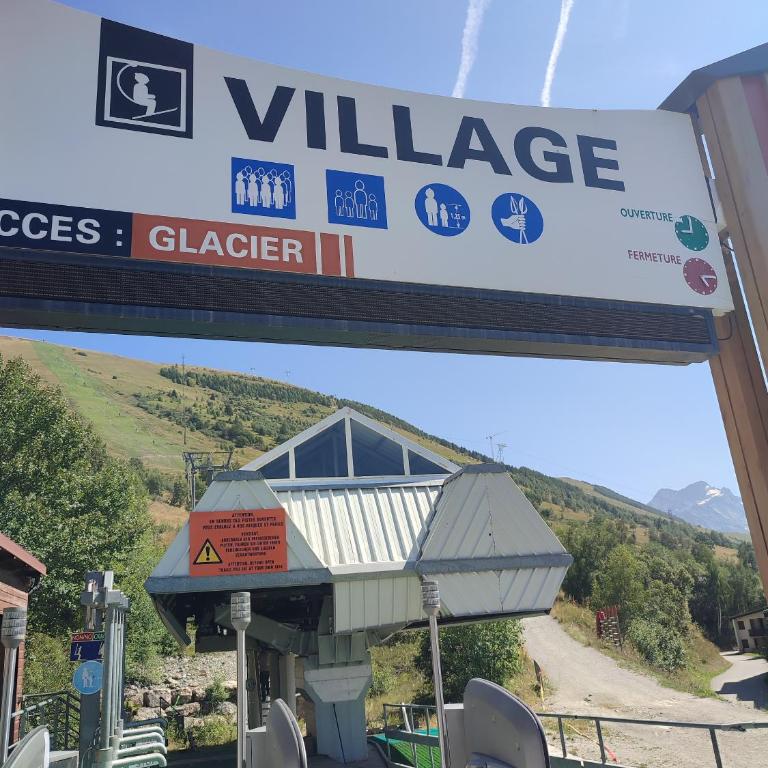Studio les 2 Alpes au Village 1800m-Commerces et télésiège à 50m-Retour ski au pied - Studio mit Bergblick - 18