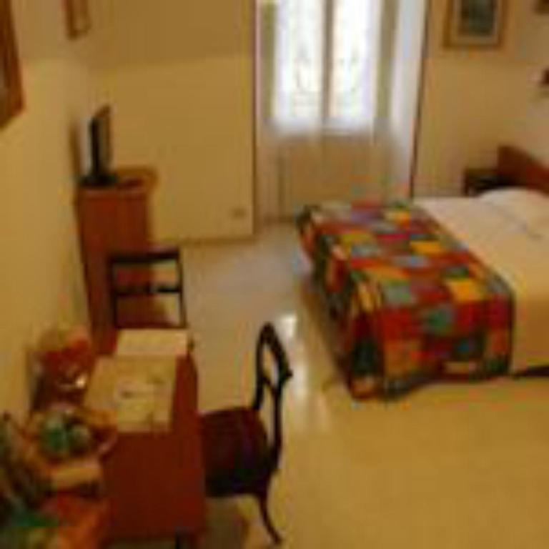 Le Rose di Bi - Camera Matrimoniale con Bagno Privato - 8