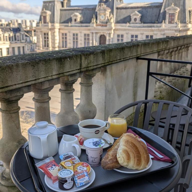 Hôtel Central - Chambre Double Supérieure avec Climatisation et Balcon - 11