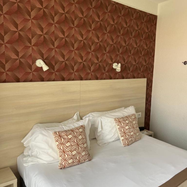Le Regina Hôtel et restaurant Canet-plage - Chambre Double ou Lits Jumeaux Standard avec Balcon - 9