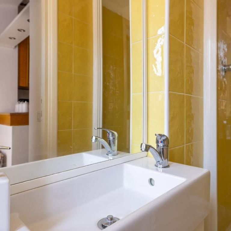 Fascinating attic - up to 2 guests - Trastevere - Appartamento con 2 Camere da Letto - 15