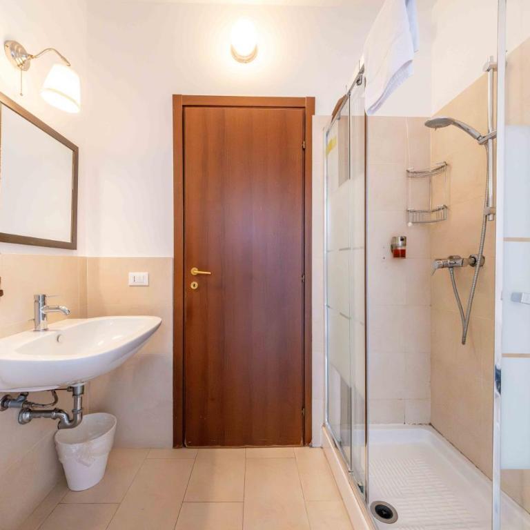 Casapiu Rooms - Camera Matrimoniale con Bagno Privato Esterno - 7