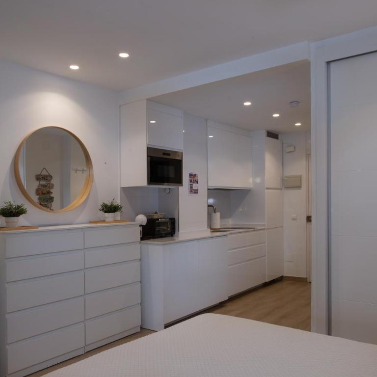 Benalbeach Loft Garden and Sea View - One-Bedroom Apartment - 11