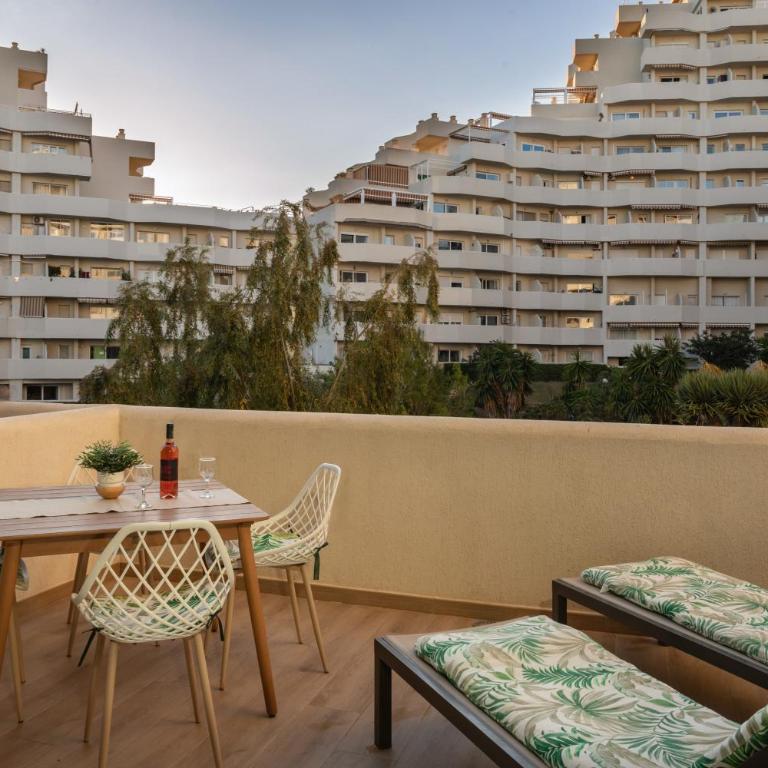Benalbeach Loft Garden and Sea View - One-Bedroom Apartment - 8