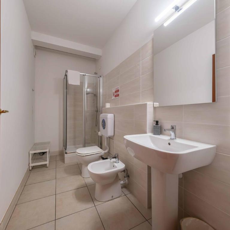 GuestHouse127 - Double Room with Private Bathroom - 4