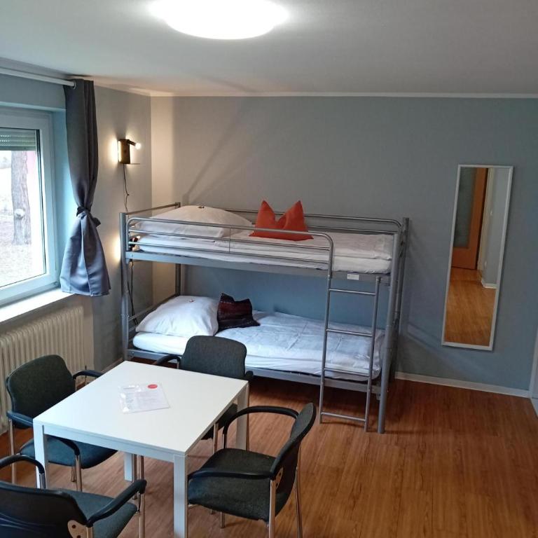 1, 2, sleep Hostel Nürnberg Messe - Vierbettzimmer mit eigenem Bad - 2