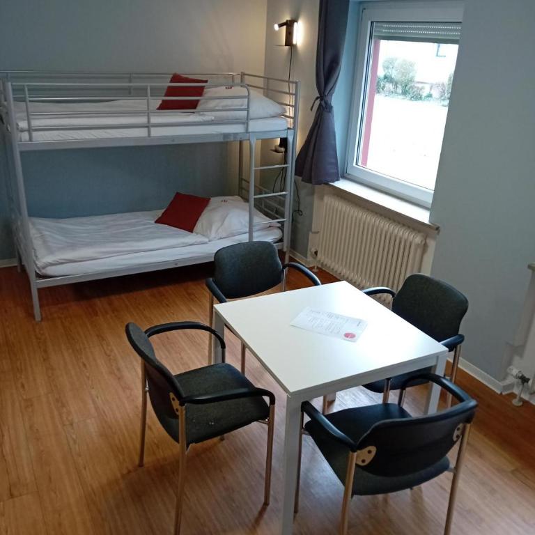 1, 2, sleep Hostel Nürnberg Messe - Vierbettzimmer mit eigenem Bad - 4