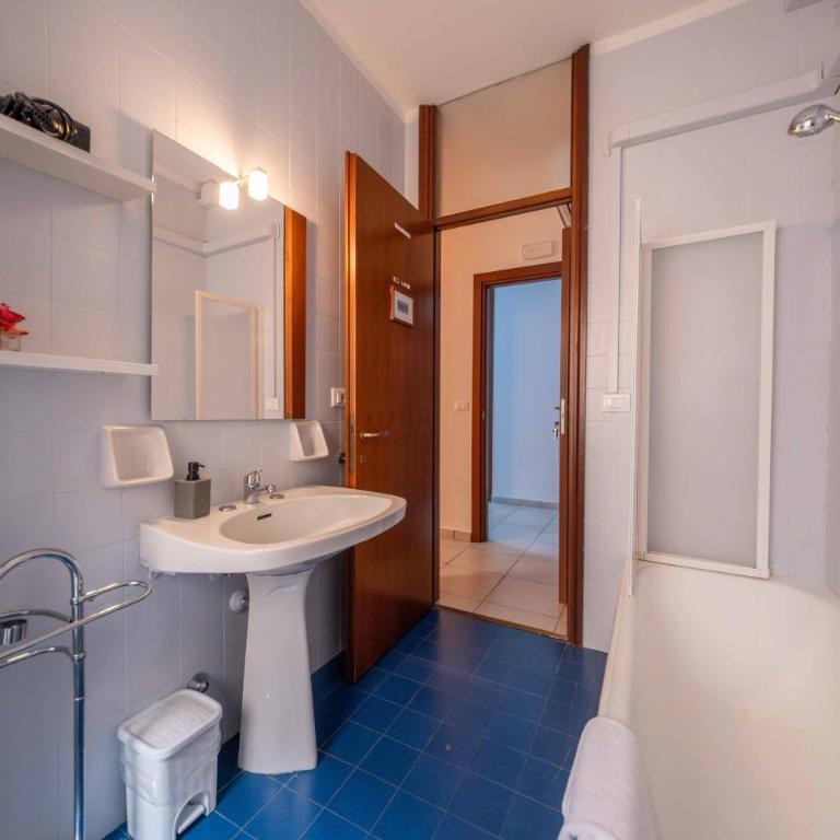GuestHouse127 - Double Room with Private Bathroom - 4
