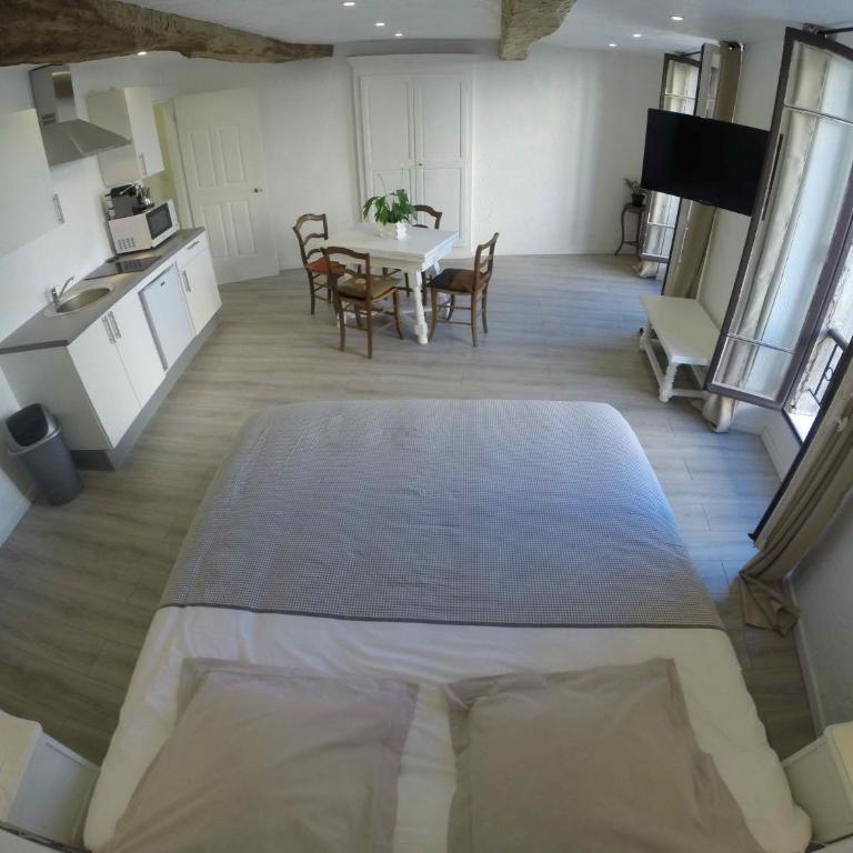Maison Carles BnB - Suite Familiale avec Lit King-Size - 12