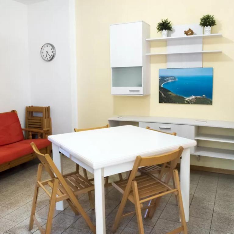 M253 - Marcelli, trilocale con terrazzo a 100mt dal mare - Appartamento con 2 Camere da Letto - 2