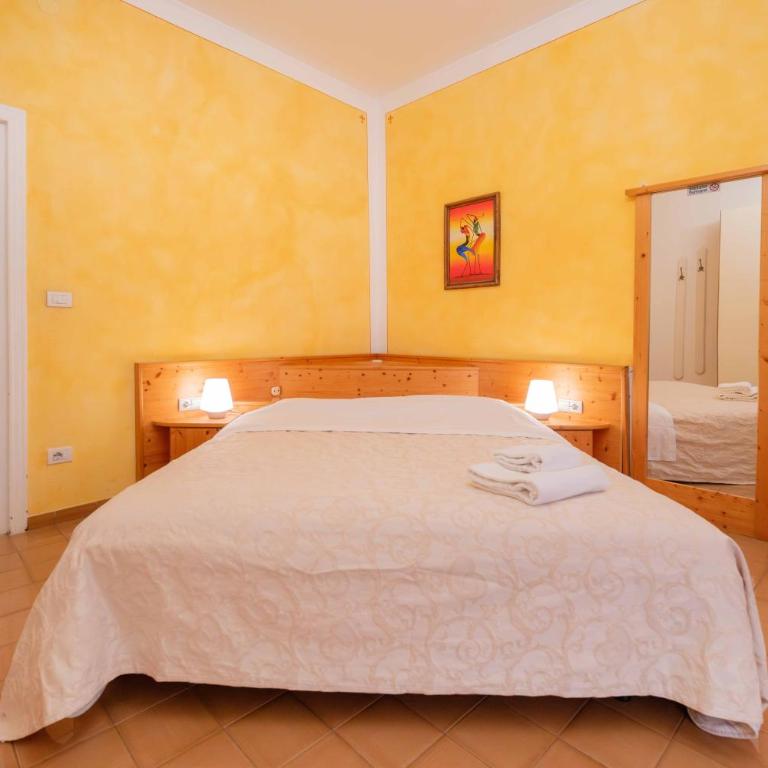 Al Filarmonico - Deluxe Triple Room with External Bathroom - 7