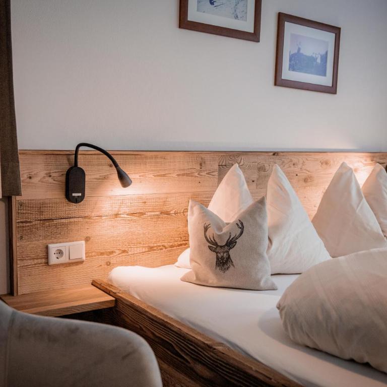 Pension Seighof - Geschichte zum Anfassen seit 1366 - regionales Frühstück & Halbpension - Skishuttle - Ski In - Bergpanorama - Familienzimmer - 3