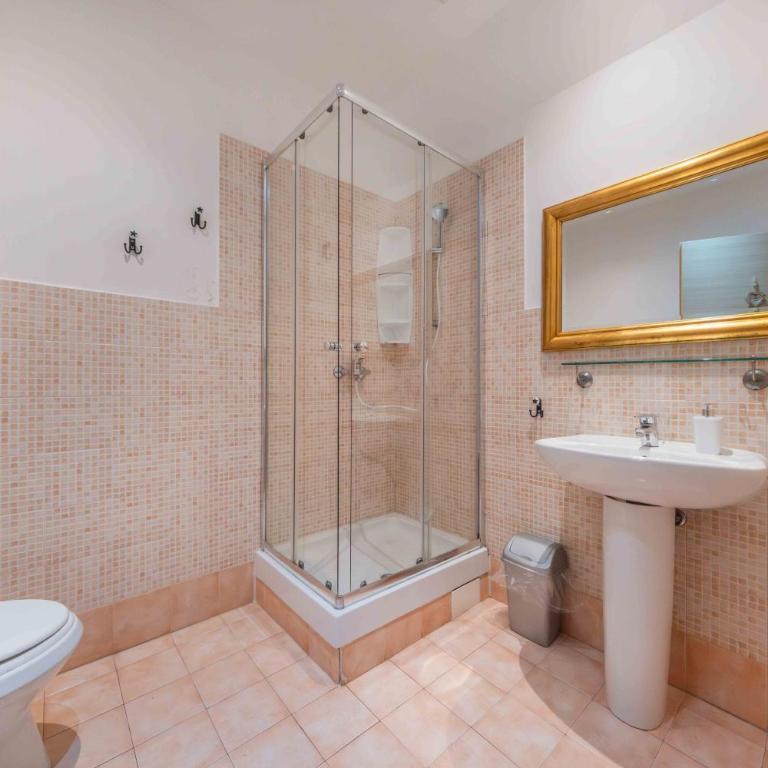 Al Teatro - Camera Tripla con Bagno Privato Esterno - 4
