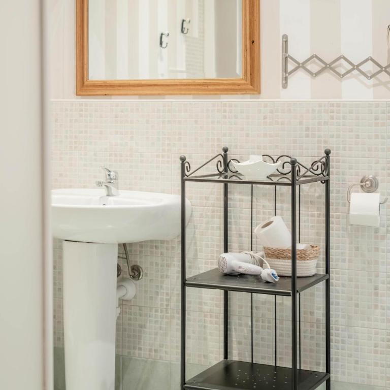 Al Teatro - Camera Matrimoniale con Bagno Privato - 8
