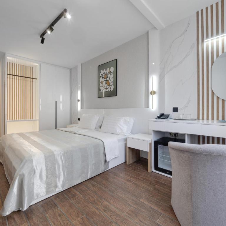 Hotel Tara Becici - Double Room with Garden View - Villa Magnolia - 4