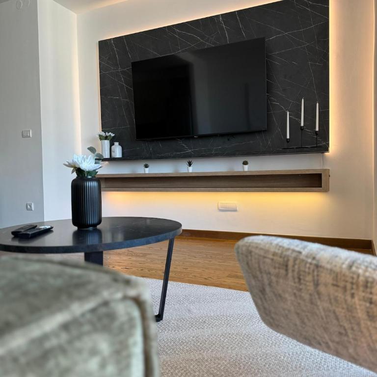 Crown Apartments - BW Arcadia - Two-Bedroom Apartment - 3
