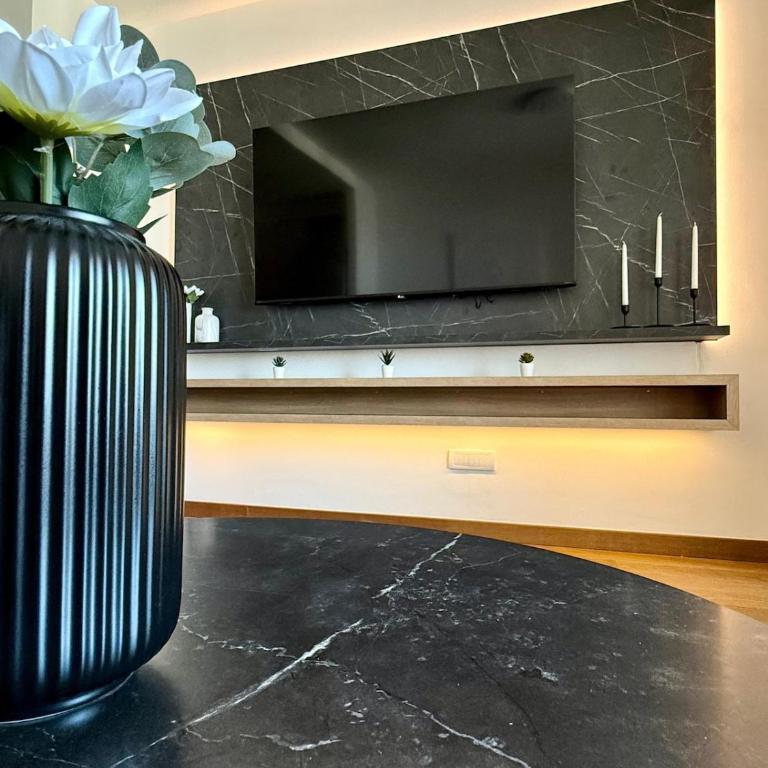 Crown Apartments - BW Arcadia - Two-Bedroom Apartment - 11