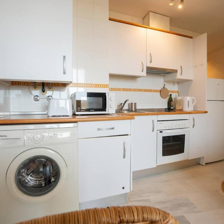 Estudio con Vistas al Mar + Garaje privado Gratis - One-Bedroom Apartment - 11