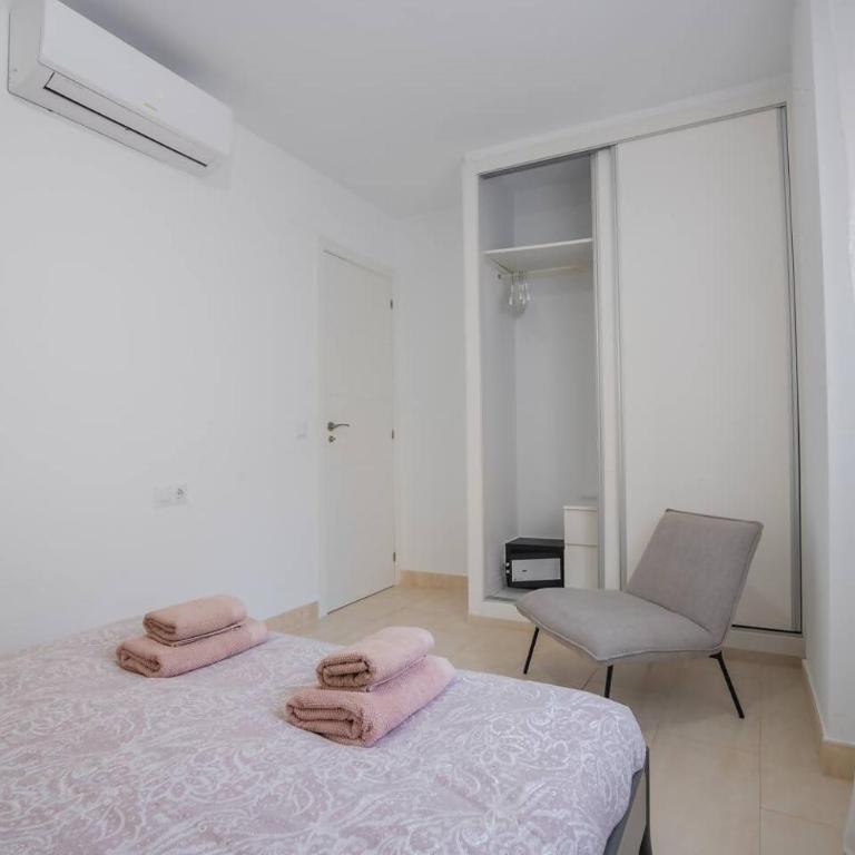 Vistas al mar en Fuengirola + Parkig gratuito - Three-Bedroom Apartment with Sea View - 8