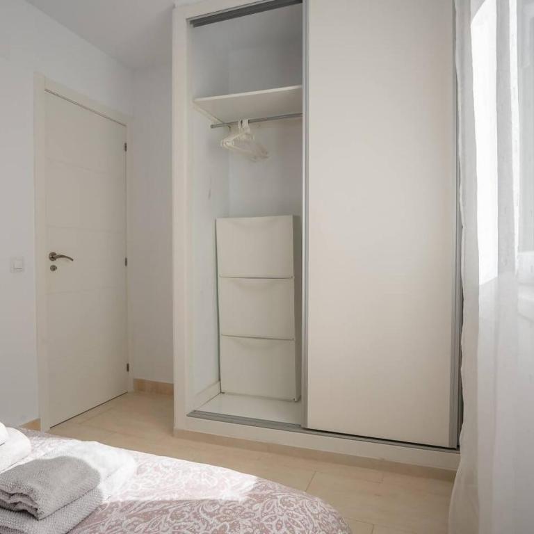 Vistas al mar en Fuengirola + Parkig gratuito - Three-Bedroom Apartment with Sea View - 20