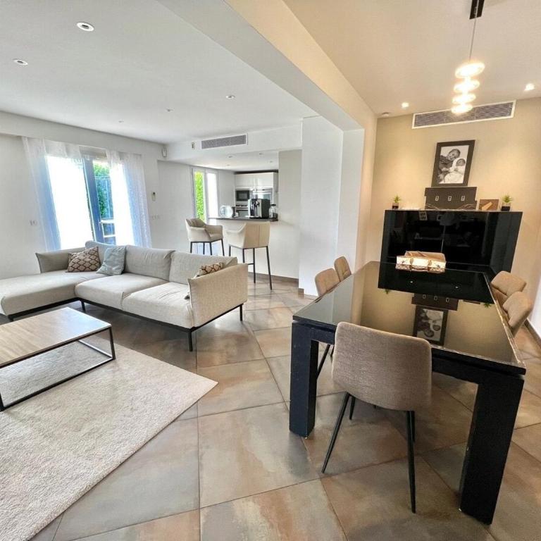 Single-family home in Mandelieu - Villa - 1