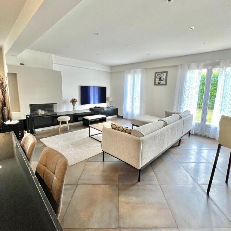 Single-family home in Mandelieu - Villa - 5