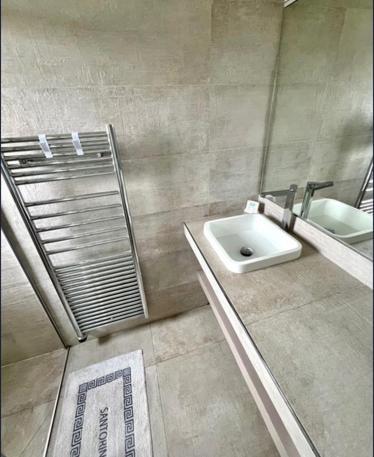 Single-family home in Mandelieu - Villa - 9