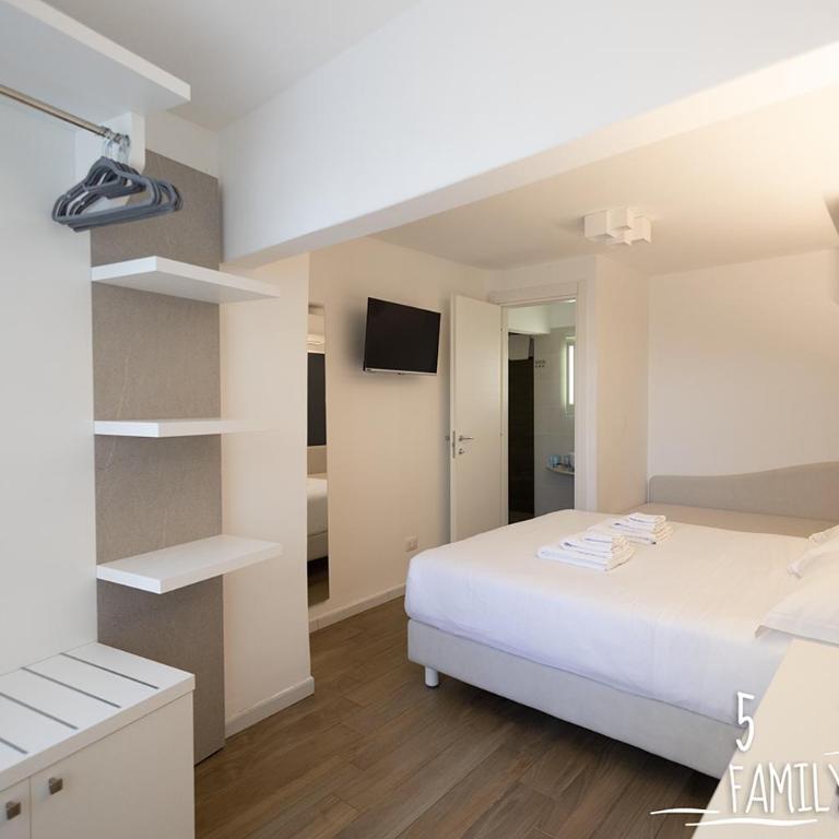 Albergo Augusta B&B - Camera Familiare Standard - 5