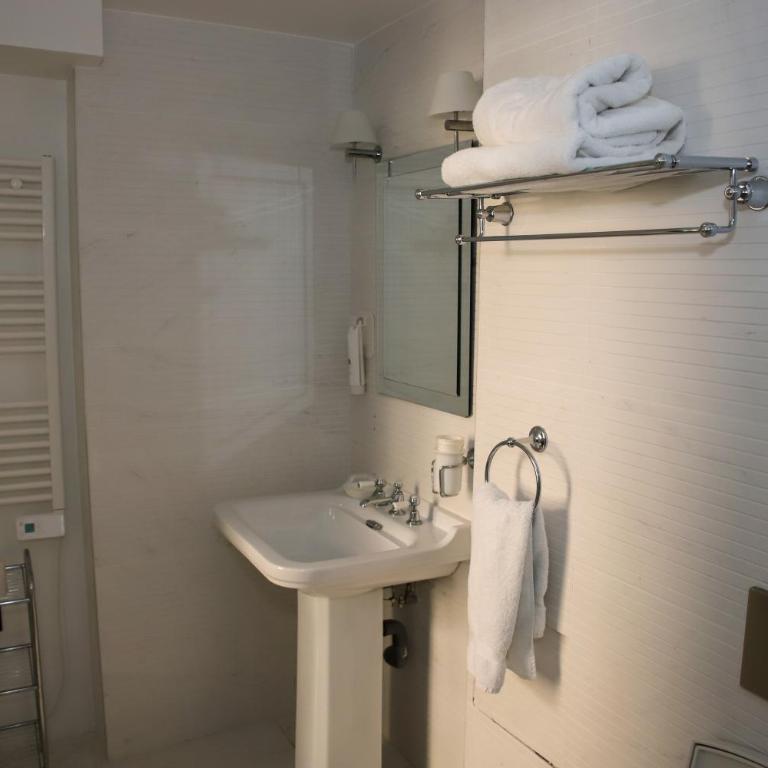 Hotel Aux Sacres Reims, Centre Historique - Suite - 3