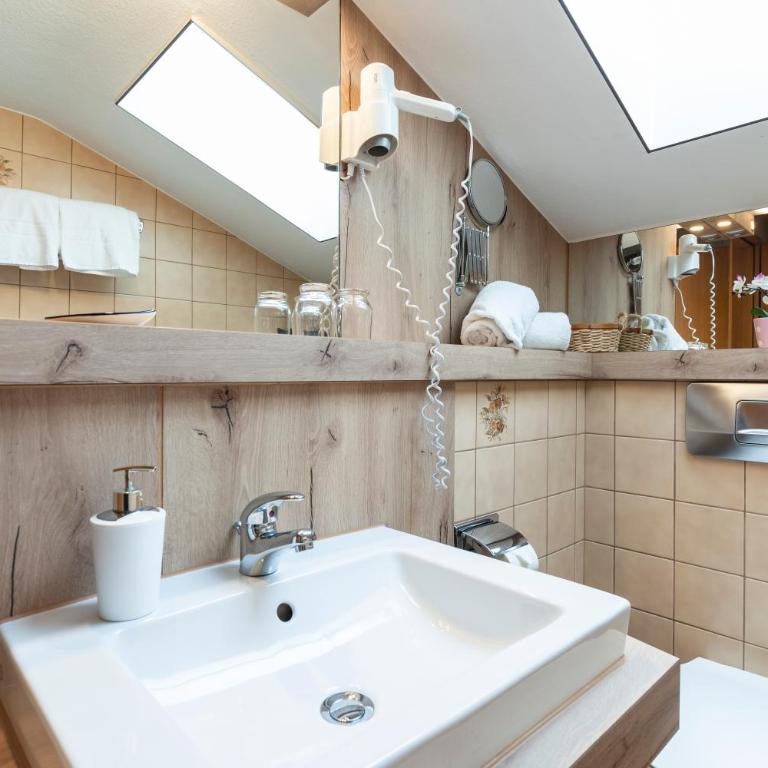 Gästehaus Rosenblüh - Apartment mit 1 Schlafzimmer und Aussicht - 6