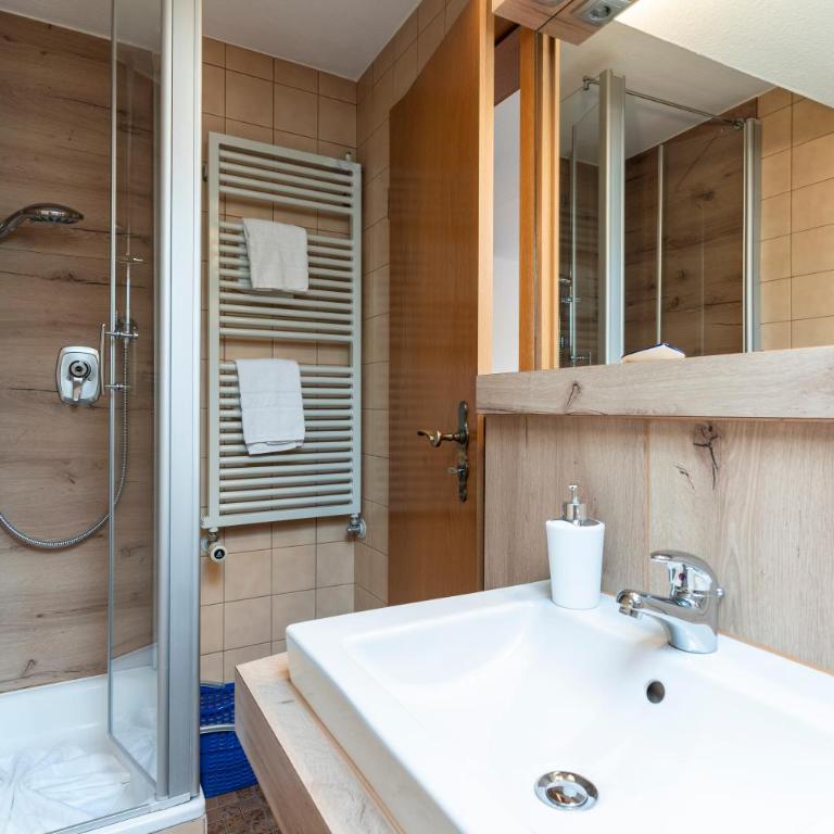 Gästehaus Rosenblüh - Apartment mit 1 Schlafzimmer und Aussicht - 11
