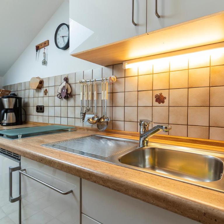 Gästehaus Rosenblüh - Apartment mit 1 Schlafzimmer und Aussicht - 12