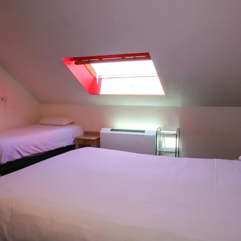 Hotel Aux Sacres Reims, Centre Historique - Chambre Triple - 1