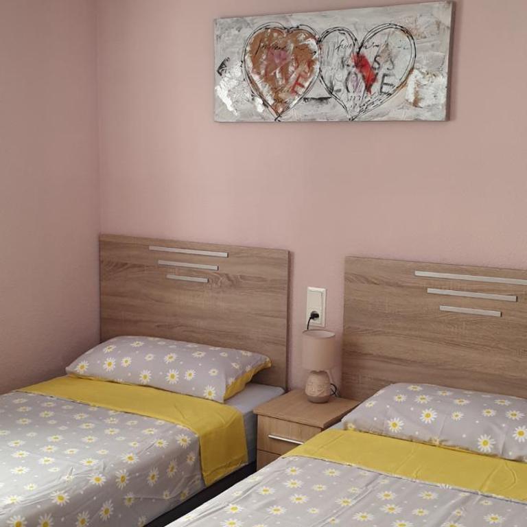 Happy Place Apartment - Apartment with Terrace - 19