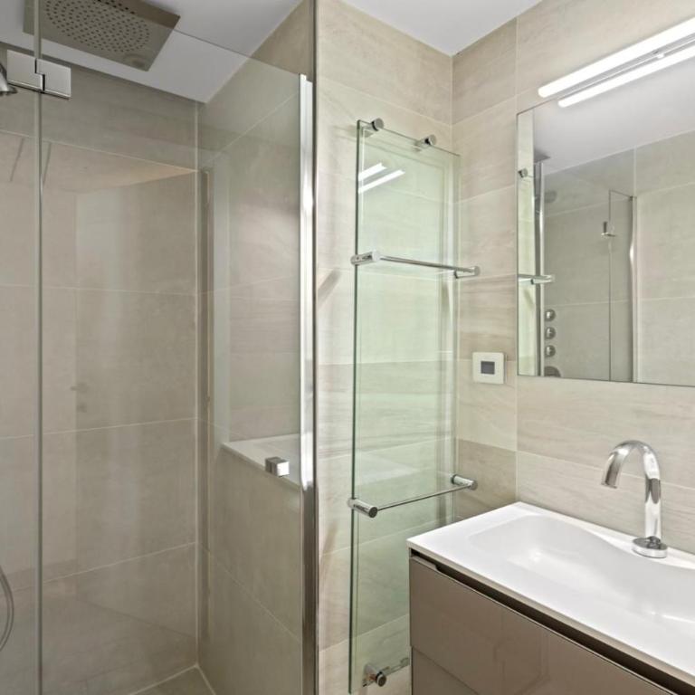 VIP 2 chambres, 2 salles de bain et 2 WCs Palais des Festivals Croisette - Appartement 2 Chambres - 15