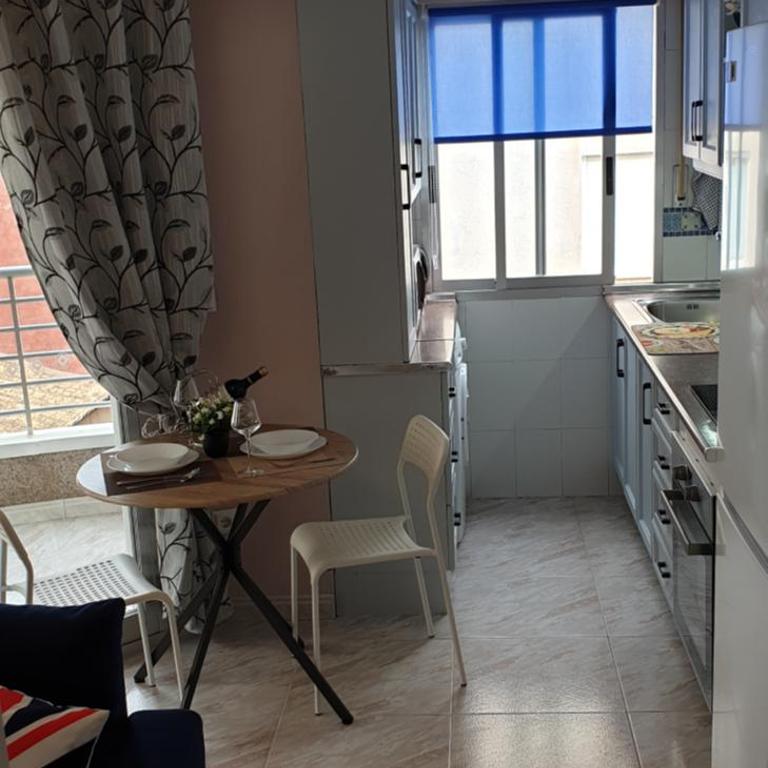 Happy Place Apartment - Apartment with Terrace - 7