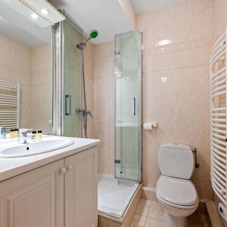 Admiral Plaza, appartement 1 chambre en centre ville, parking & accès plage - Apartamento de 1 dormitorio - 2
