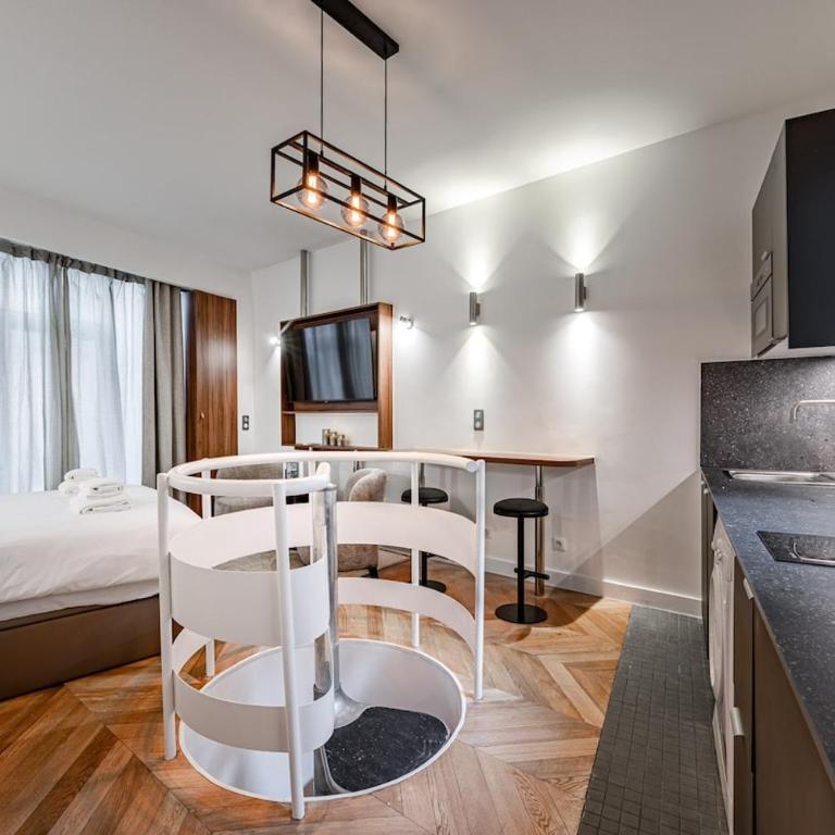 Typical Parisian Apartment in Le Marais#4 pers - One-Bedroom Apartment - 9