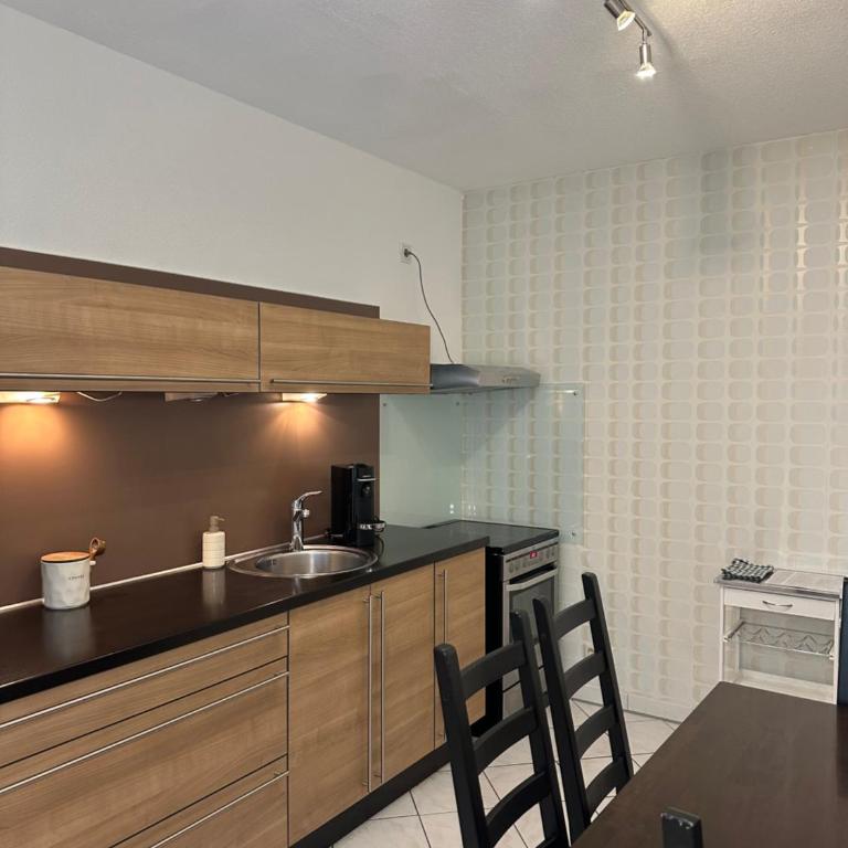 Ruhiges 2 Zimmer Apartment - Two-Bedroom Apartment - 11