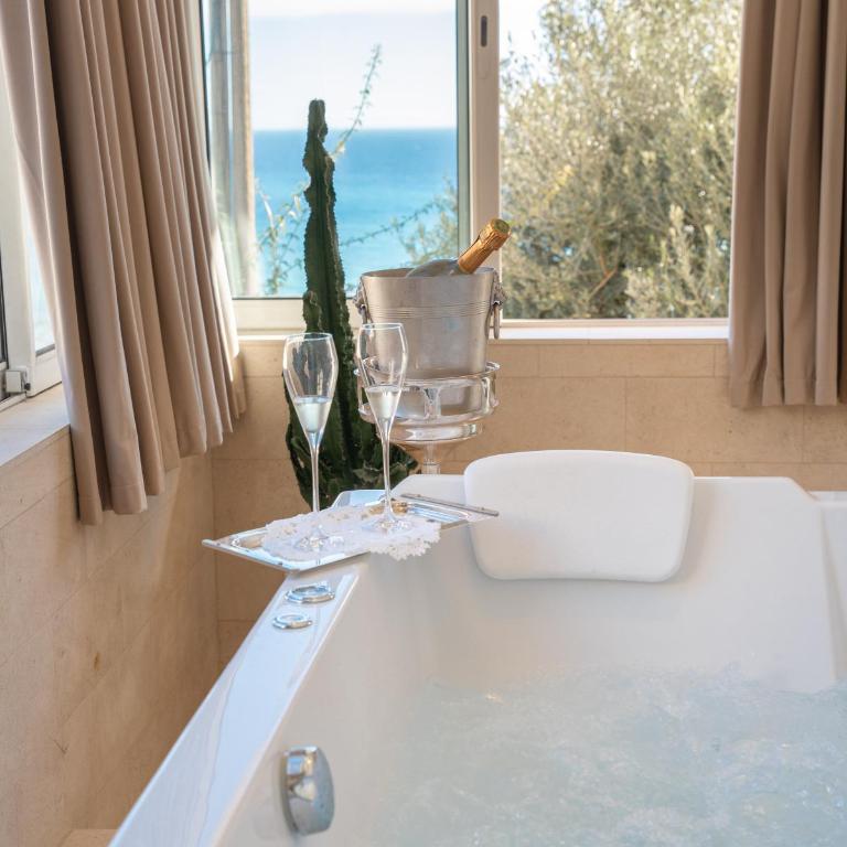 Hôtel Le Roquebrune - Suite Junior - Vue sur Mer - Le Lagon - 5