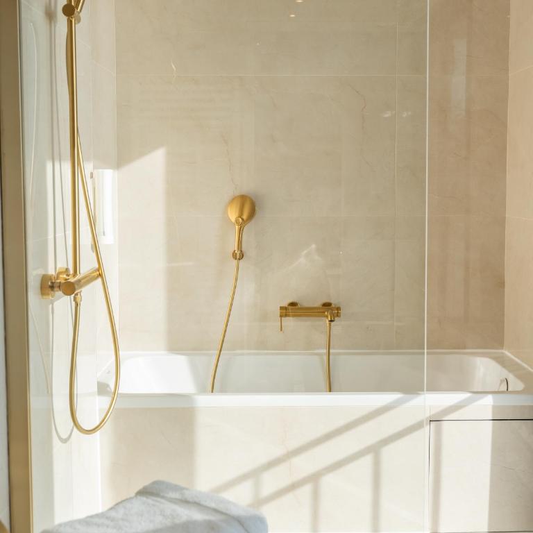 Hôtel Le Roquebrune - Chambre Double Deluxe - Vue sur Mer - 4