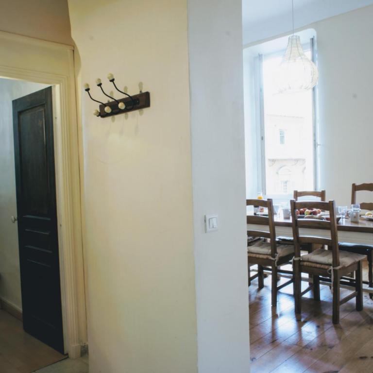 Ze Perfect Place - Spacieux appartement - Cours Saleya - 2 CHB - 2 SDB - AC - Two-Bedroom Apartment-no lift- 2nd floor - 16