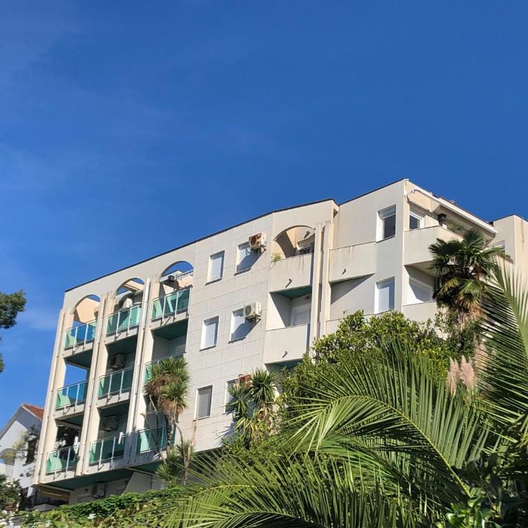 Panoramic Bliss - Apartment with Balcony - 17