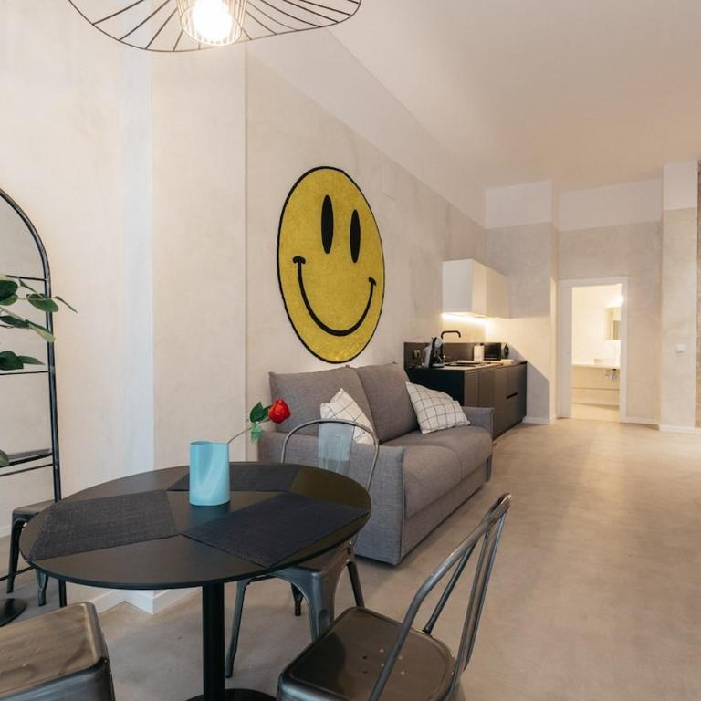 Chic & Cozy Stay in Valencia - Two-Bedroom Apartment - 1