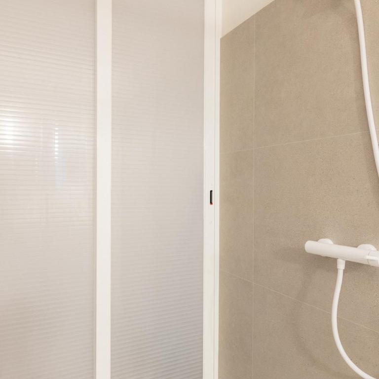 Chic & Cozy Stay in Valencia - Two-Bedroom Apartment - 4